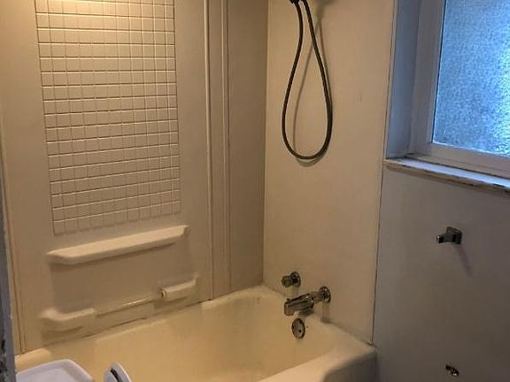 4th image of 2155 W 96th St