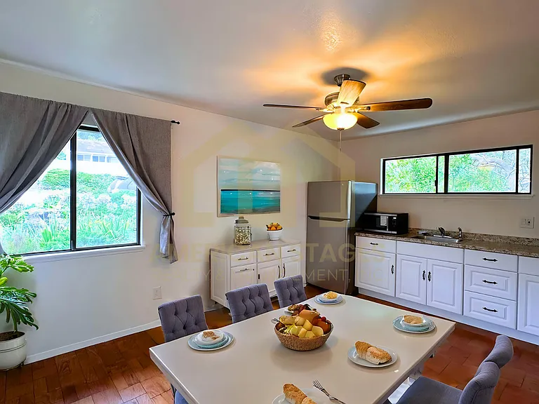 632 University Dr — Photo 3
