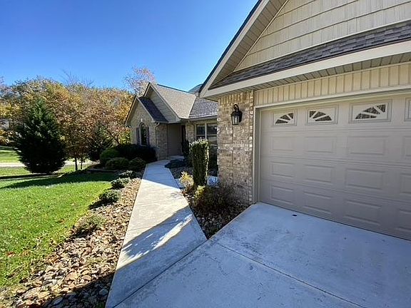 3rd image of 41 Kingsbury Cir
