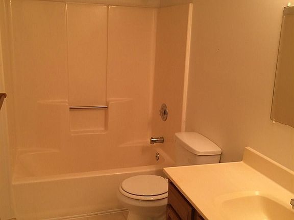 5th image of 45871 Jefferson Ave Unit 11