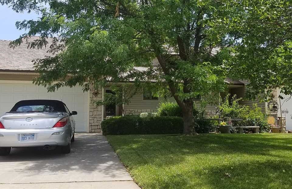 1st image of 1820 Fairway Dr