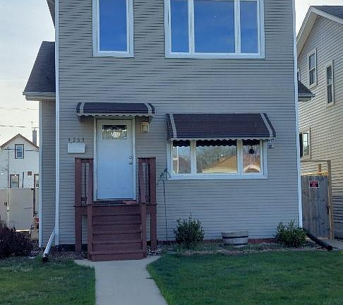 3rd image of 4263 N Moody Ave