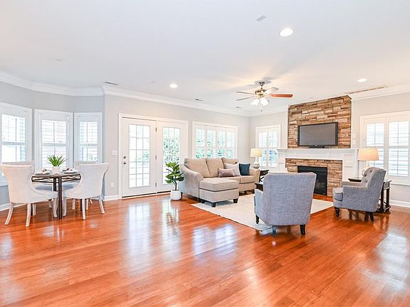3rd image of 6137 Sylvan St