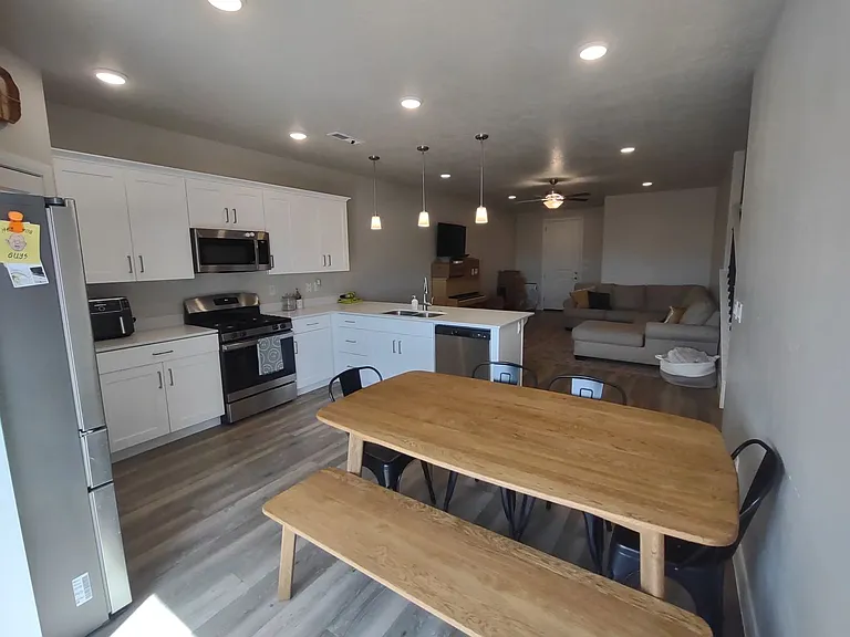 527 N 550 W — Photo 26