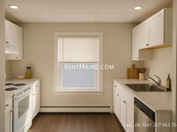 109 Main Rd S APT B, Hampden, ME 04444