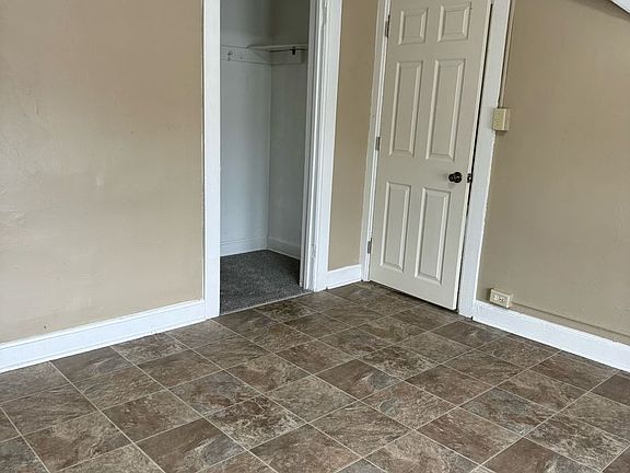 4th image of 1137-1139 University Ave W #6