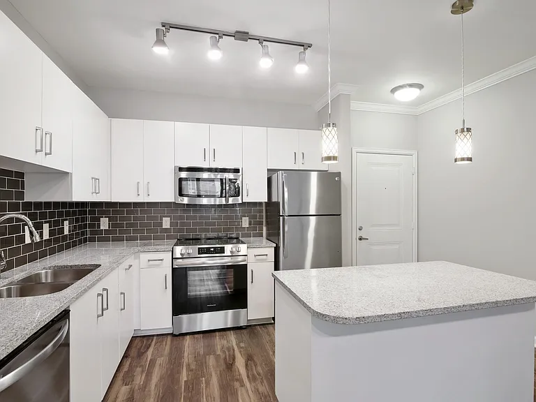 1105 Town Brookhaven Apartments — Photo 9