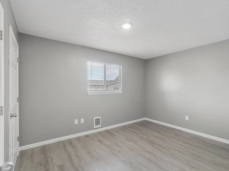 South Pacific Apartments — Photo 62