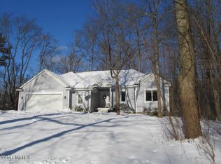 6981 Lakeshore Ct, Fennville, MI 49408