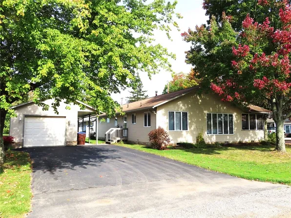 10828 Sargent St, Conneaut Lake, PA 16316