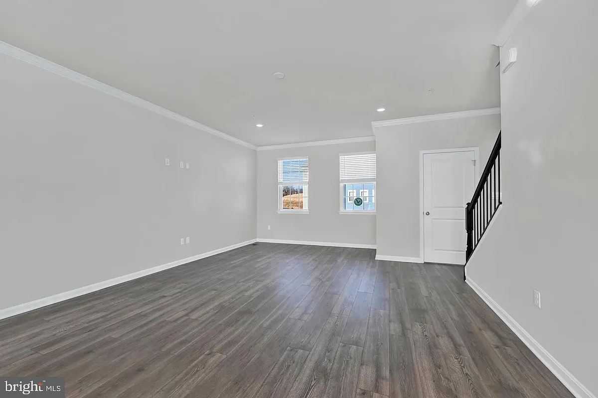Building Photo - 5030 Silver Oak Dr