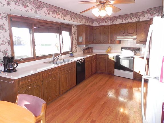 3rd image of 1640 Indian Hill Dr