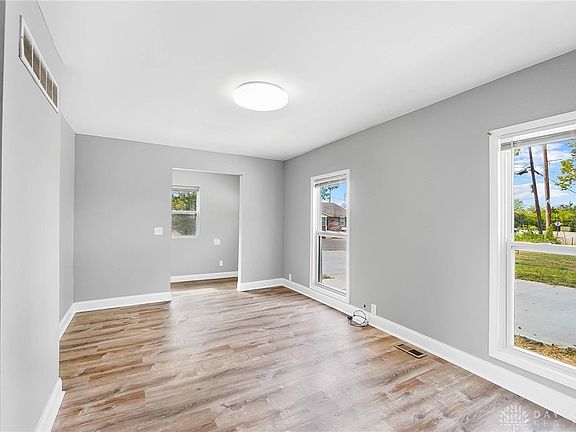 5th image of 48 Holland Ave