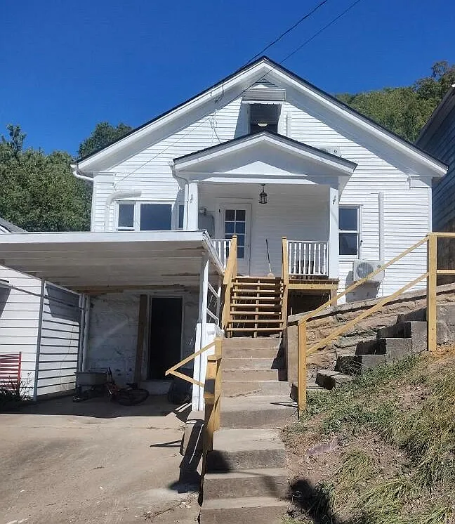 3 bed, 1170 sqft, $900 — Photo 1