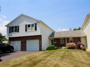 83 Flower Dale Dr, Rochester, NY 14626