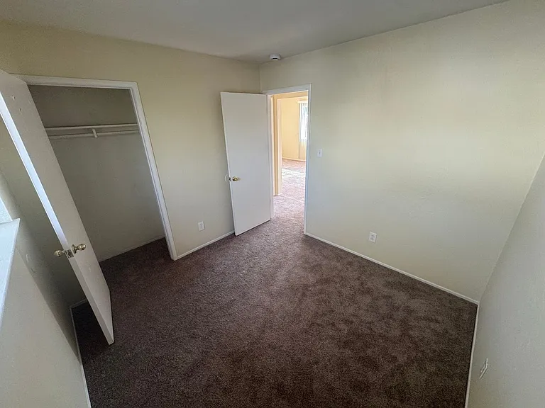 Las Palmas Apartments — Photo 12