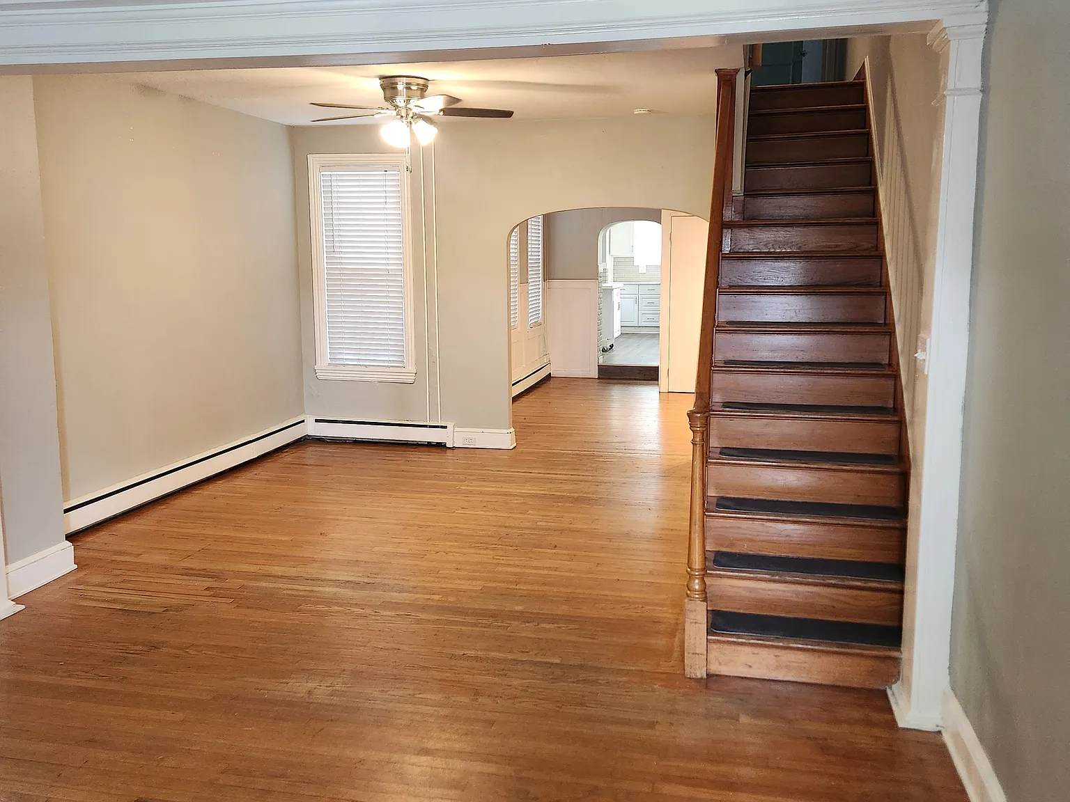 5 bed, 1.5 bath, 2180 sqft, $1,895 — Photo 4