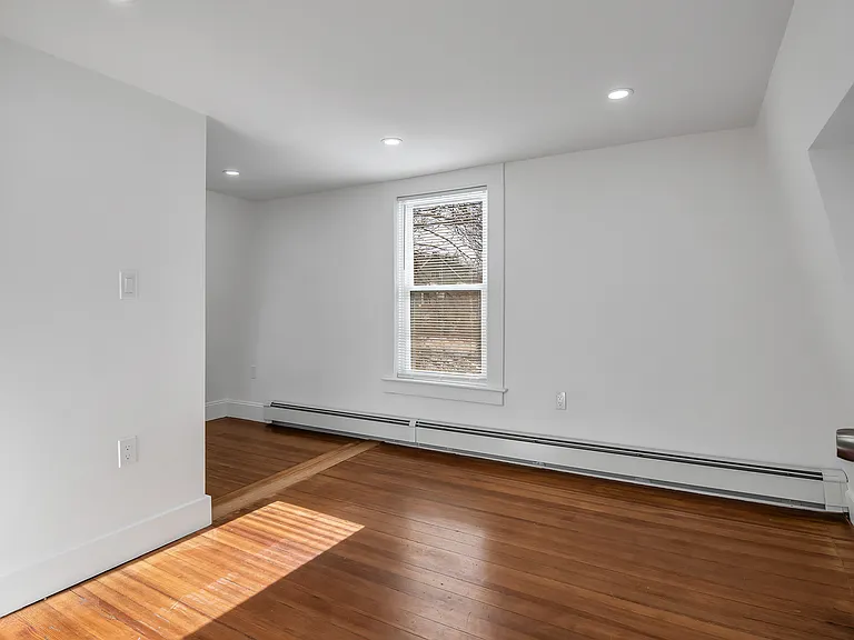 139 E Haverhill St — Photo 6