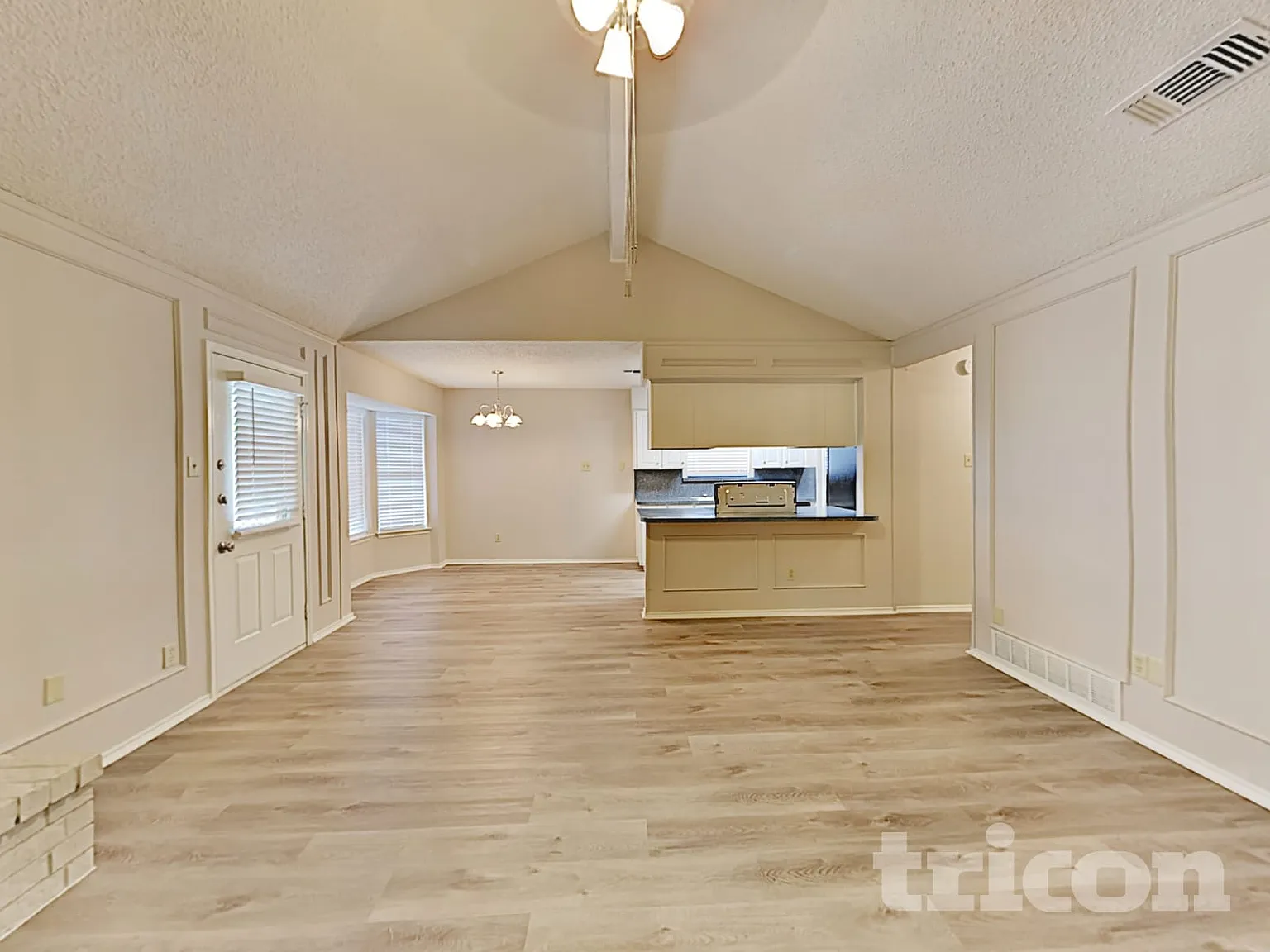 802 Wind Brooke Drive Arlington TX — Photo 4