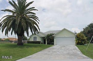 1st image of 1498 SW Crest Ave
