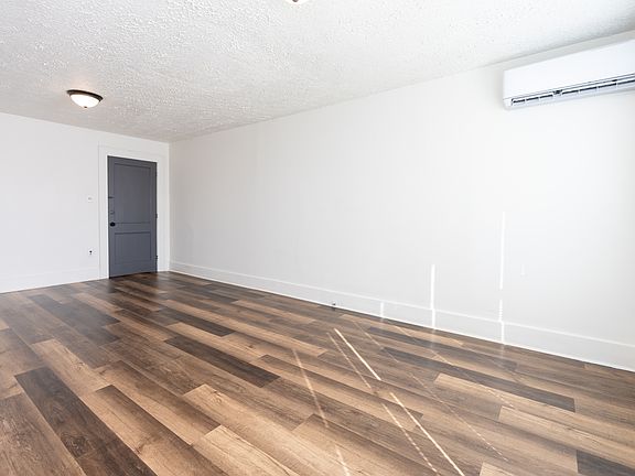 2nd image of 423 N Emporia Ave #11281617