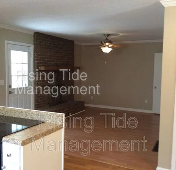 1928 Poplar Dr — Photo 13