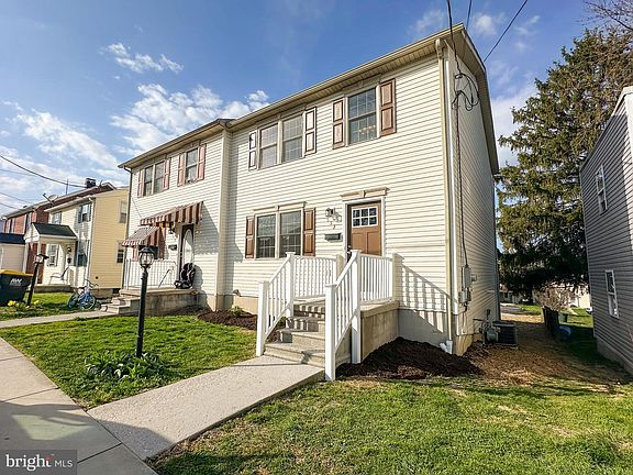 2nd image of 552 Locust St