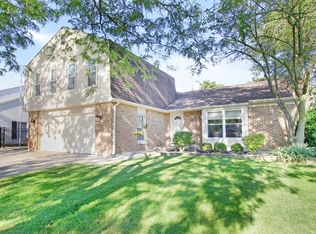 0N470 Cloos Ct, Winfield, IL 60190