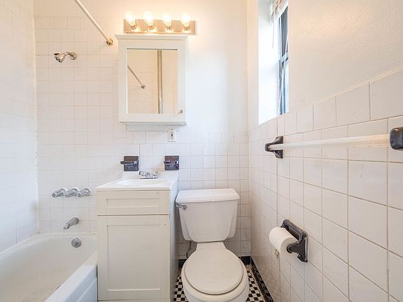 3rd image of 797 Putnam Ave APT 2C