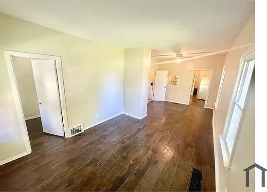 3 bed, $1,300 — Photo 1