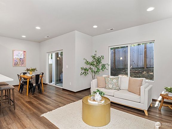 5th image of 9516 Fairhaven Circle NE