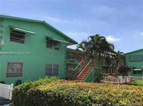 2428 Taylor St, Hollywood, FL