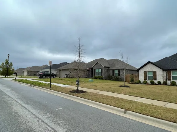 550 N Greylag Way, Fayetteville, AR