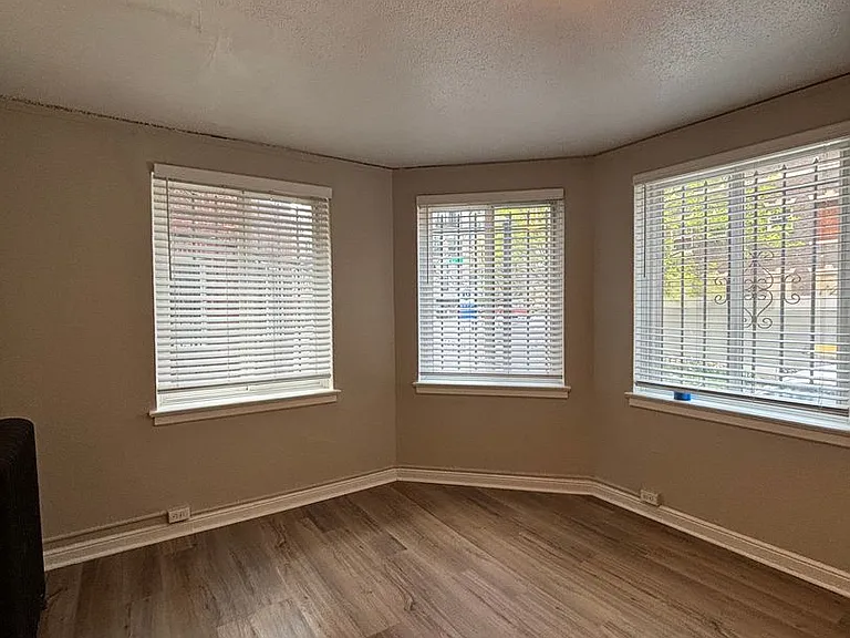 Charlesgate Apartments - Vintage Studios — Photo 22