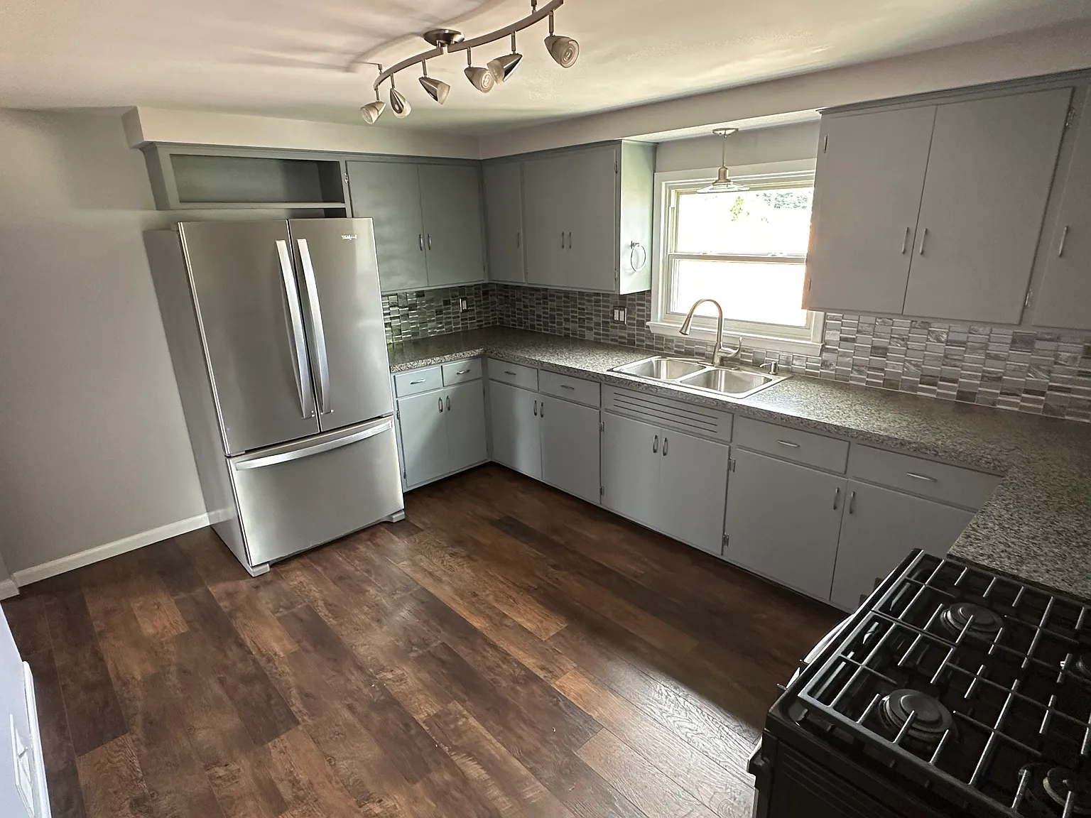 2 bed, 825 sqft, $1,300 — Photo 4