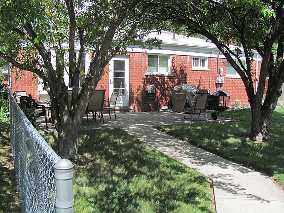 5th image of 32591 Eiffel Ave