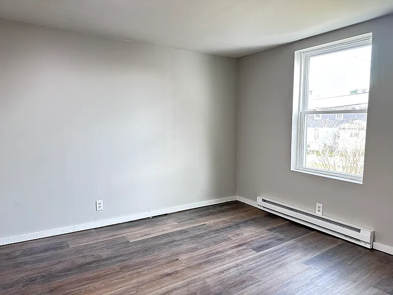 252 E Main St — Photo 9