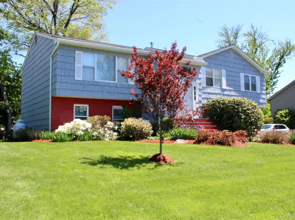 27 Skyview Lane, New Rochelle, NY 10804