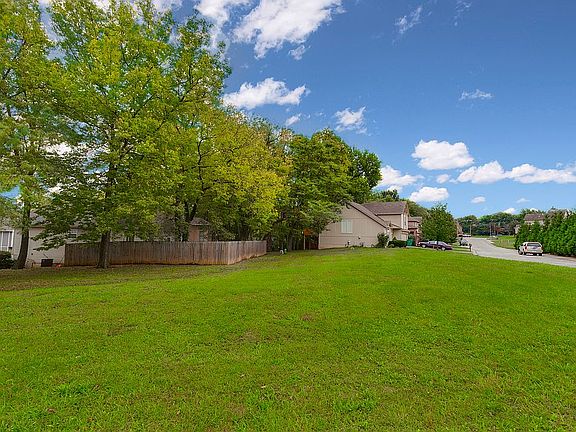 2nd image of 3401 Oxford Pl