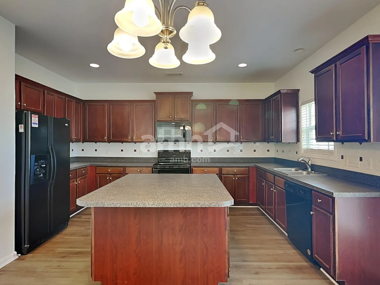 4 bed, 2.5 bath, 2340 sqft, $2,330 — Photo 3