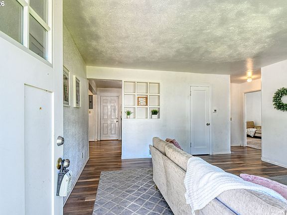 4th image of 1023 SW 30th St
