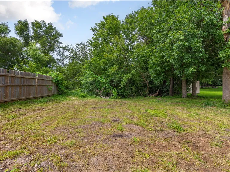 104 E Florence St — Photo 18