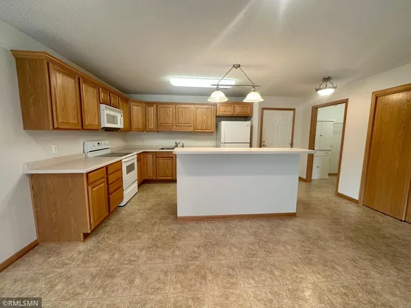 15631 Linnet St NW APT 109, Andover, MN 55304