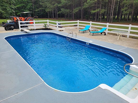 2nd image of 6675 Lovett Ln
