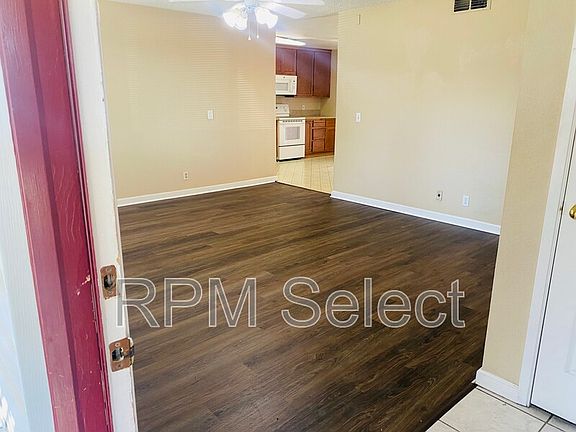 3rd image of 524 W Southwood Dr