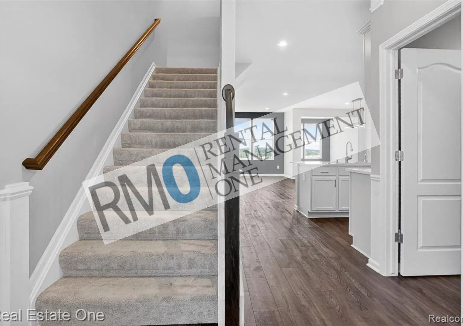 Modern 3-Bedroom Condo in Lake Orion Near I-75 — Photo 2