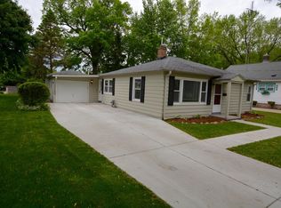621 Highland Ave, Oconomowoc, WI 53066