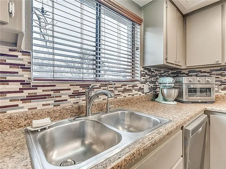 2104 Whiteoak Cir — Photo 19