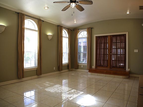 5th image of 944 Marine Dr