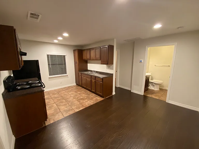 Bryan Street Apartments — Photo 13